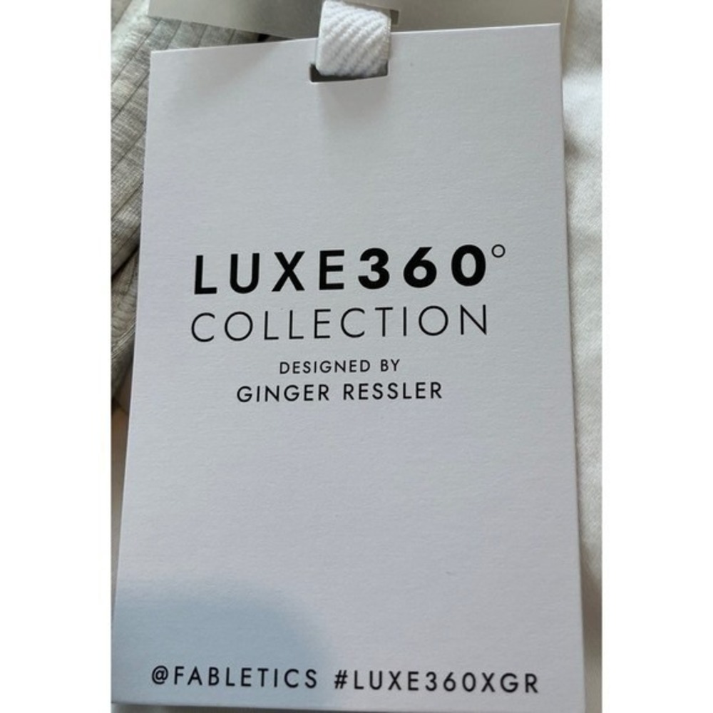 Fabletics Luxe360 Ivory Heather Shirt Leggings Size L Bixer Short Size Medium‎ - Picture 7 of 16